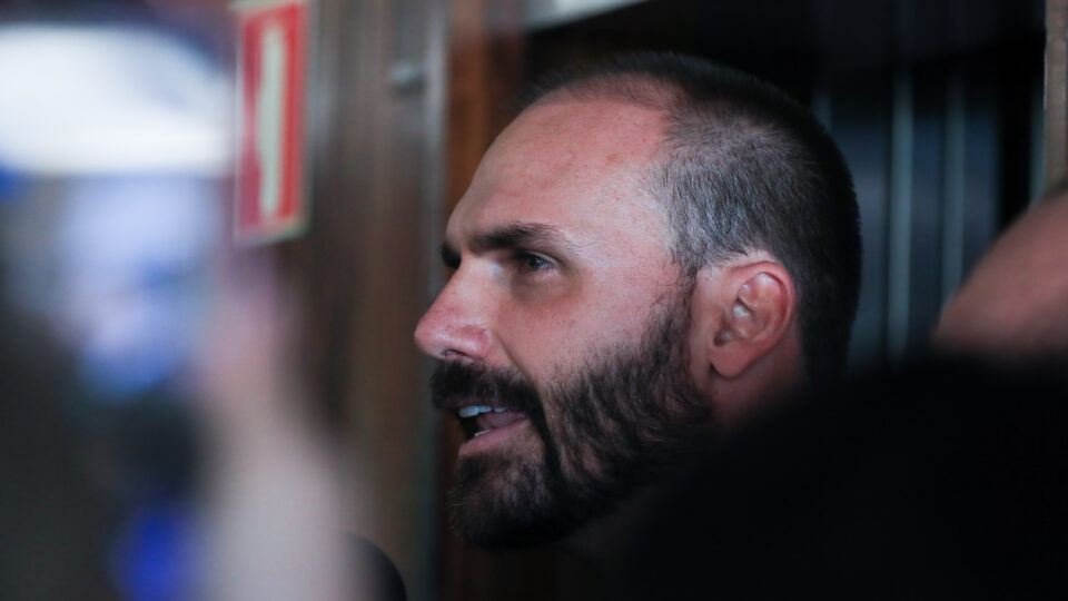 Moraes diz que Eduardo Bolsonaro dificulta ser notificado ao se manter nos EUA