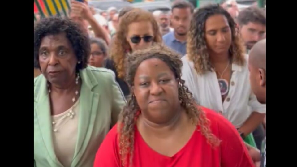 Ministras de Lula e deputadas de esquerda vão às favelas da Penha e Alemão