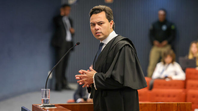 Defesa diz que pedido de Moraes à PGR é manobra para manter Filipe Martins preso