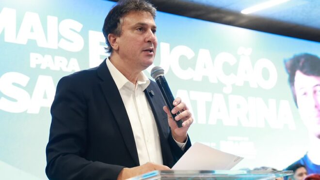 Camilo Santana cogita deixar MEC para apoiar Elmano no Ceará