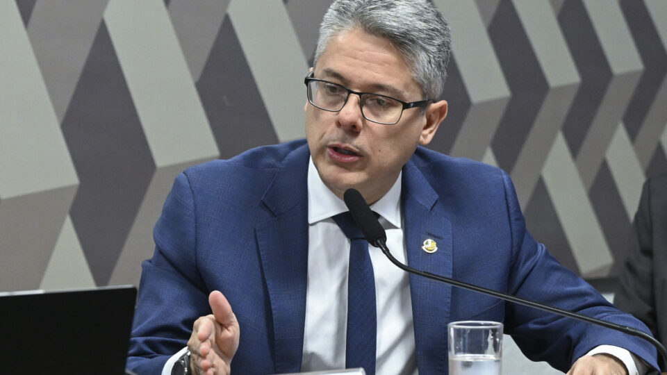 Senador diz que ministros do STF “acobertam” seus pares e que impeachment é “missão”