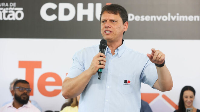 Defesa de Bolsonaro pede a Moraes autorização para visita de Tarcísio na Papudinha