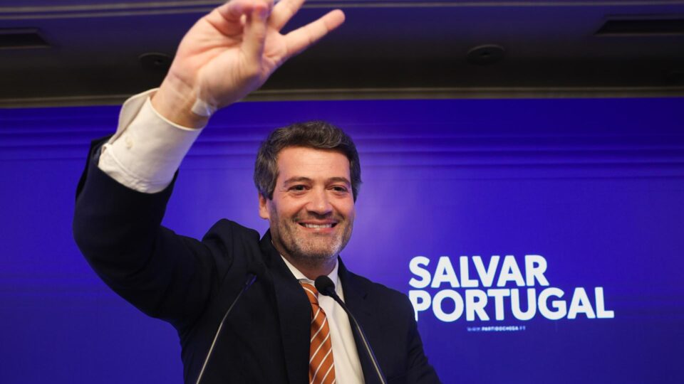 Aliados de Bolsonaro celebram avanço de André Ventura ao segundo turno em eleição presidencial de Portugal 