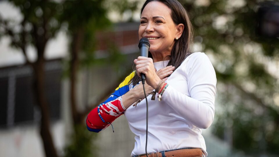 “Delcy está cumprindo ordens, não um acordo”, diz María Corina sobre ditadora interina da Venezuela