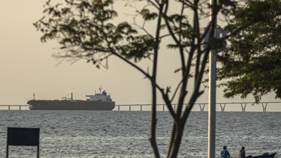Petroleiros sancionados pelos EUA fogem da Venezuela com captura de Maduro