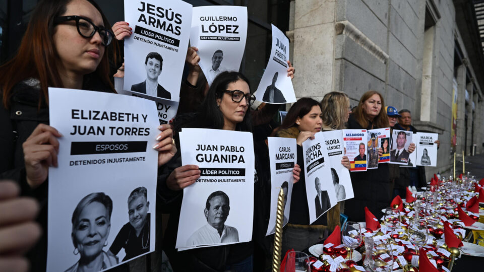 Regime da Venezuela liberta mais 24 presos políticos, anuncia ONG