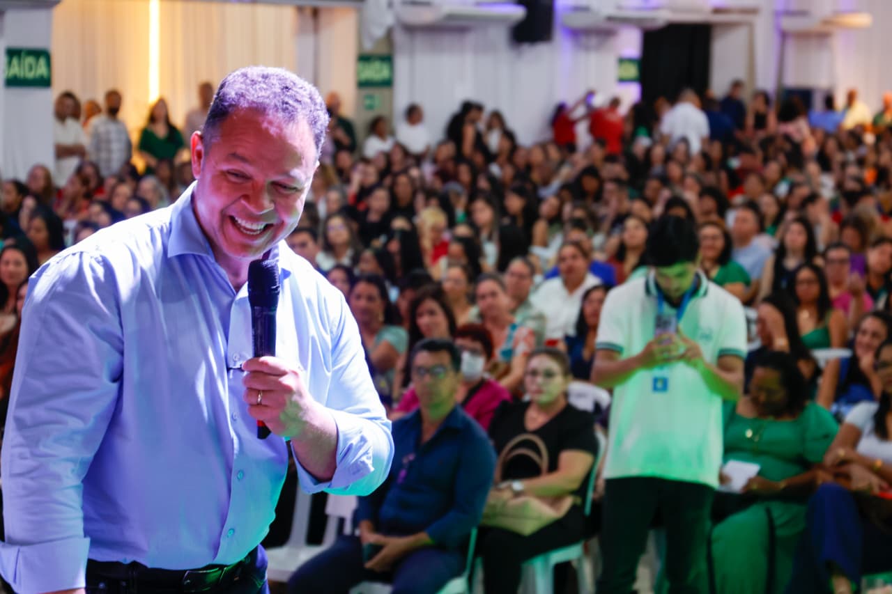 VALORIZAÇÃO DA EDUCAÇÃO Em aula inaugural, prefeito anuncia reajuste salarial extra e também 14º salário a professores Publicado em 26/01/26 às 15:47 Prefeitura Municipal de Rondonópolis