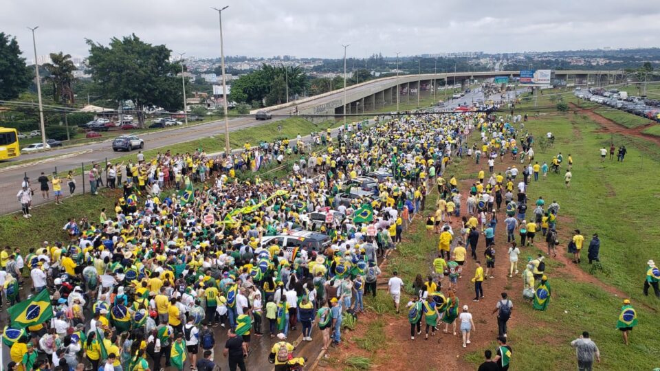 Último dia da Caminhada pela Liberdade reúne milhares de manifestantes em Brasília