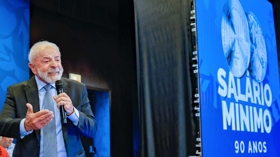 Lula critica salário mínimo, mas se esquece dos impostos