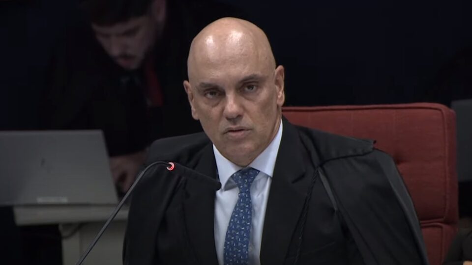 Moraes rejeita agravo regimental da defesa e mantém execução da pena de Bolsonaro