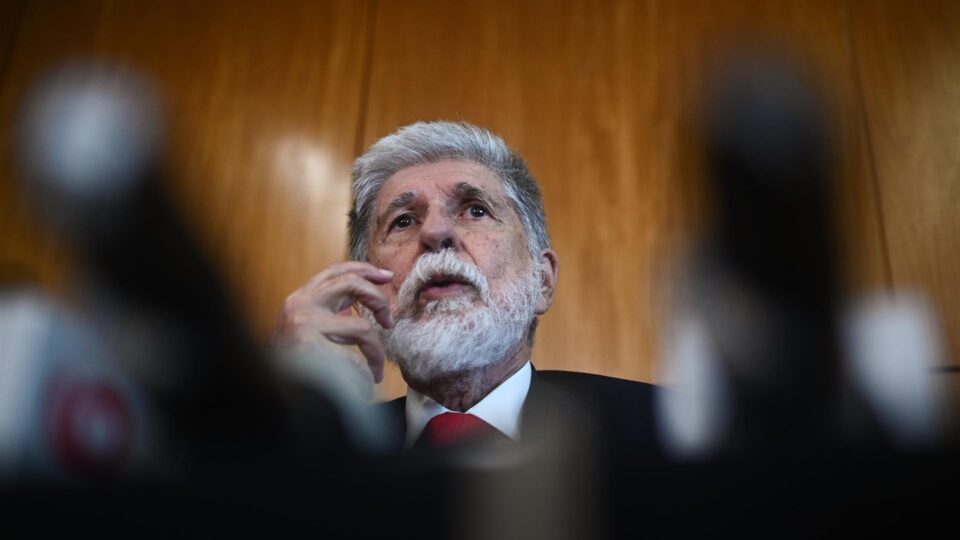 Em artigo para revista inglesa, Amorim critica captura de Maduro: “Mundo sem regras”