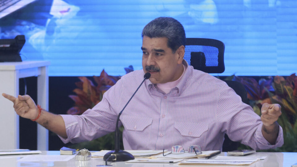 Venezuela prende cidadãos americanos em meio à pressão dos EUA, diz NYT