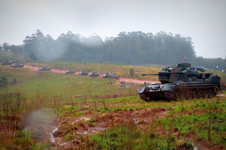 Lei autoriza doação de equipamentos do Exército brasileiro ao Paraguai