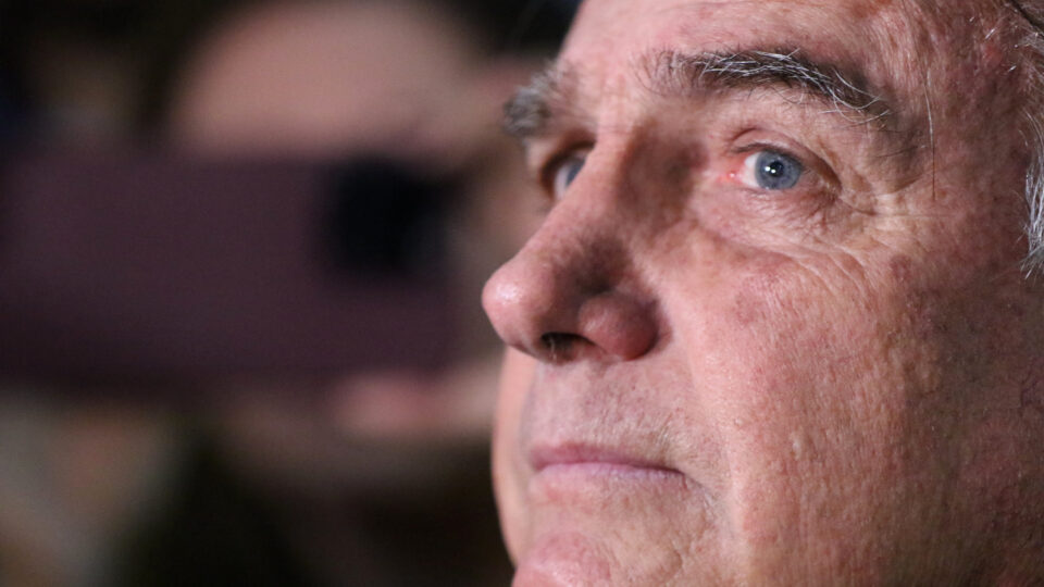 Médico é chamado para atender Bolsonaro na prisão, diz Carlos