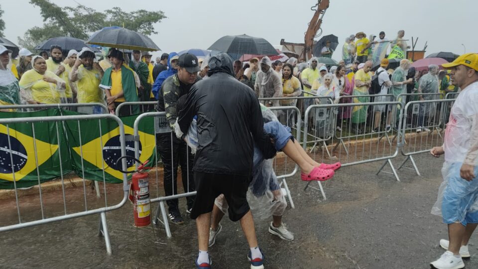 Esquerda comemora descarga elétrica em manifestantes da Caminhada pela Liberdade