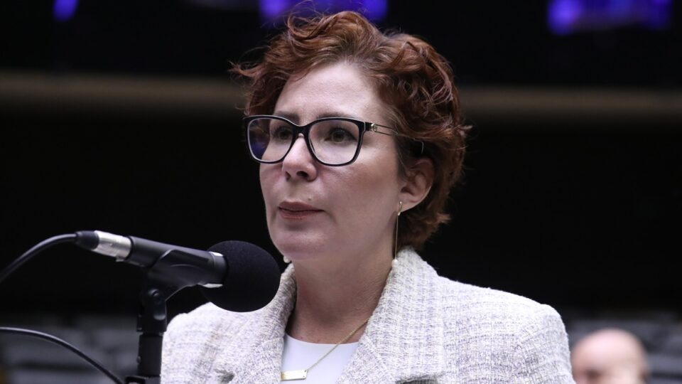 Defesa de Carla Zambelli para julgamento de extradição da Itália declarando juízes suspeitos