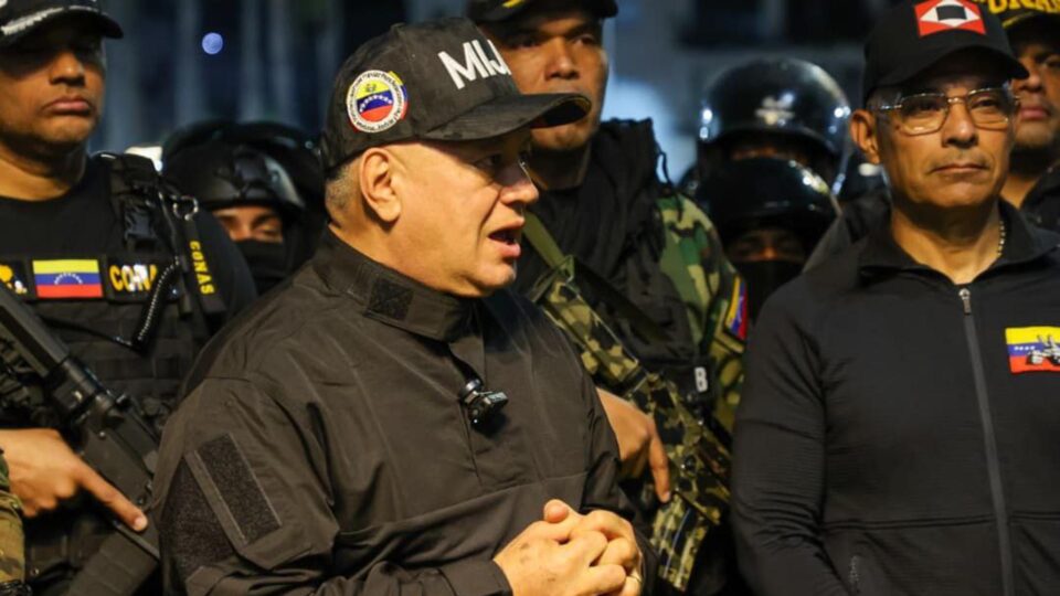 Na mira de Trump, número 2 do chavismo mantém retórica anti-EUA