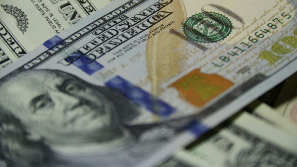 O preço do dólar e a política cambial