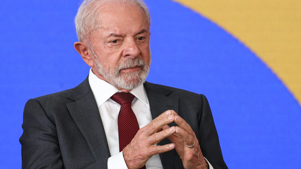 Governo lamenta mortes no Irã, evita condenar regime e manda indireta a Trump