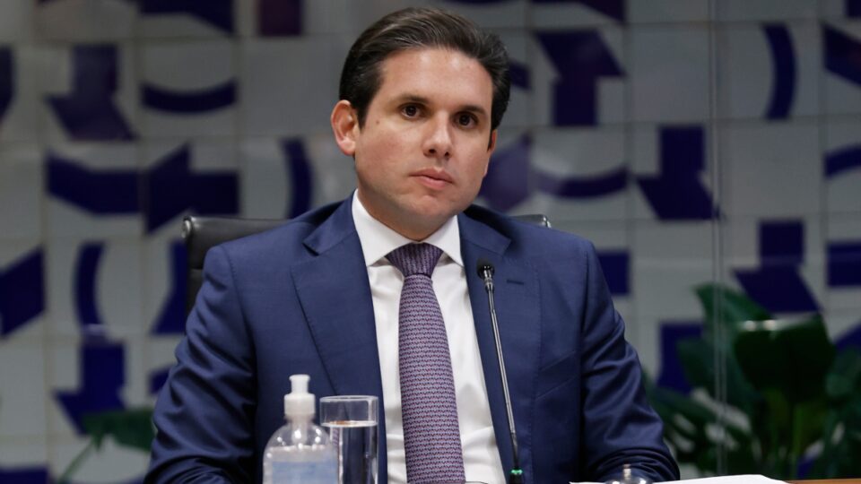 Câmara impõe sigilo em lista de passageiros de voo da FAB utilizado por Motta no réveillon