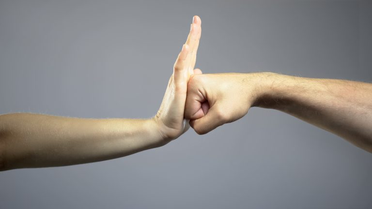 Lei obriga poder público a divulgar a cada dois anos relatório com dados sobre violência contra mulheres