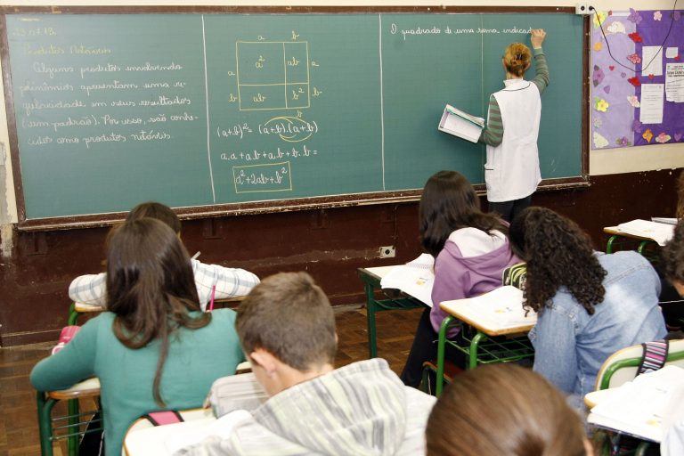 Lei institui política de incentivo à formação de professor da educação básica