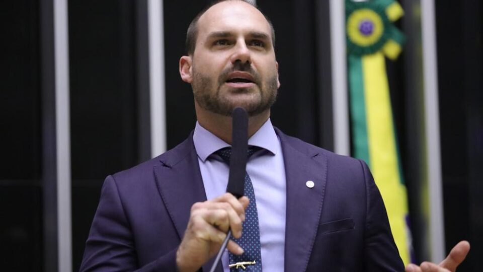 Eduardo Bolsonaro ironiza menção de Tarcísio como pré-candidato à Presidência
