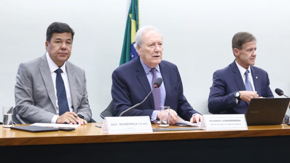 Recuo do governo sobre inteligência na PEC da Segurança enfraqueceu Lewandowski