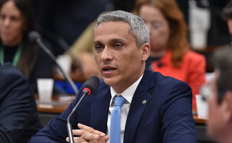 Comissão aprova proibição de propaganda com apelo erótico envolvendo crianças e adolescentes