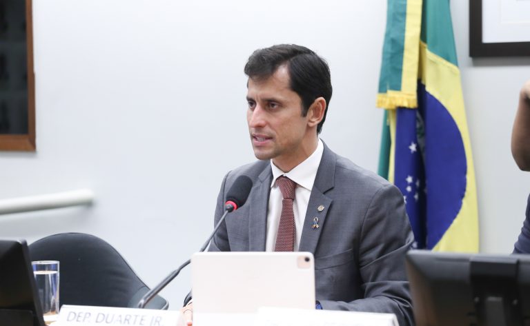 Comissão aprova obrigatoriedade de protetores auriculares para alunos autistas em escolas