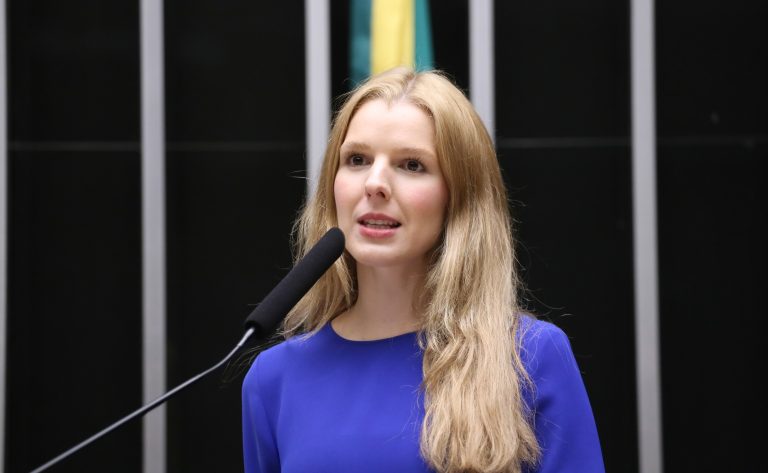 Comissão aprova incentivo fiscal para apoio a projetos culturais e esportivos em pequenos municípios