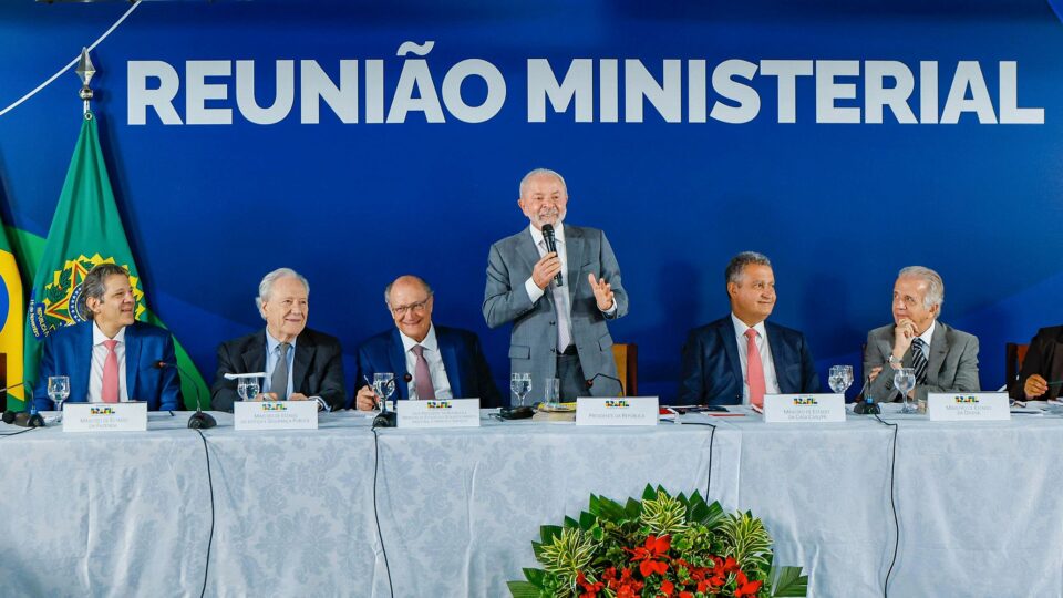 Congresso independente e falhas na articulação encurralam Lula em ano eleitoral