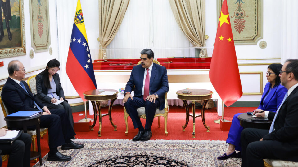 Maduro se encontra com representante da China em meio à pressão dos EUA