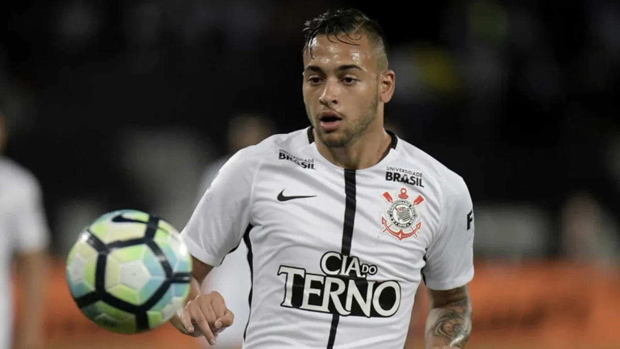 Renovação com Corinthians trava, e Atlético-MG faz proposta por Maycon