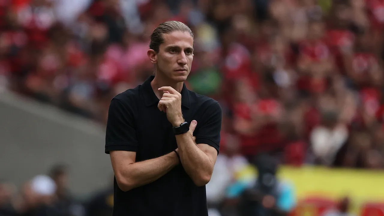 Flamengo decide manter Filipe Luís e profissionais para próximos jogos