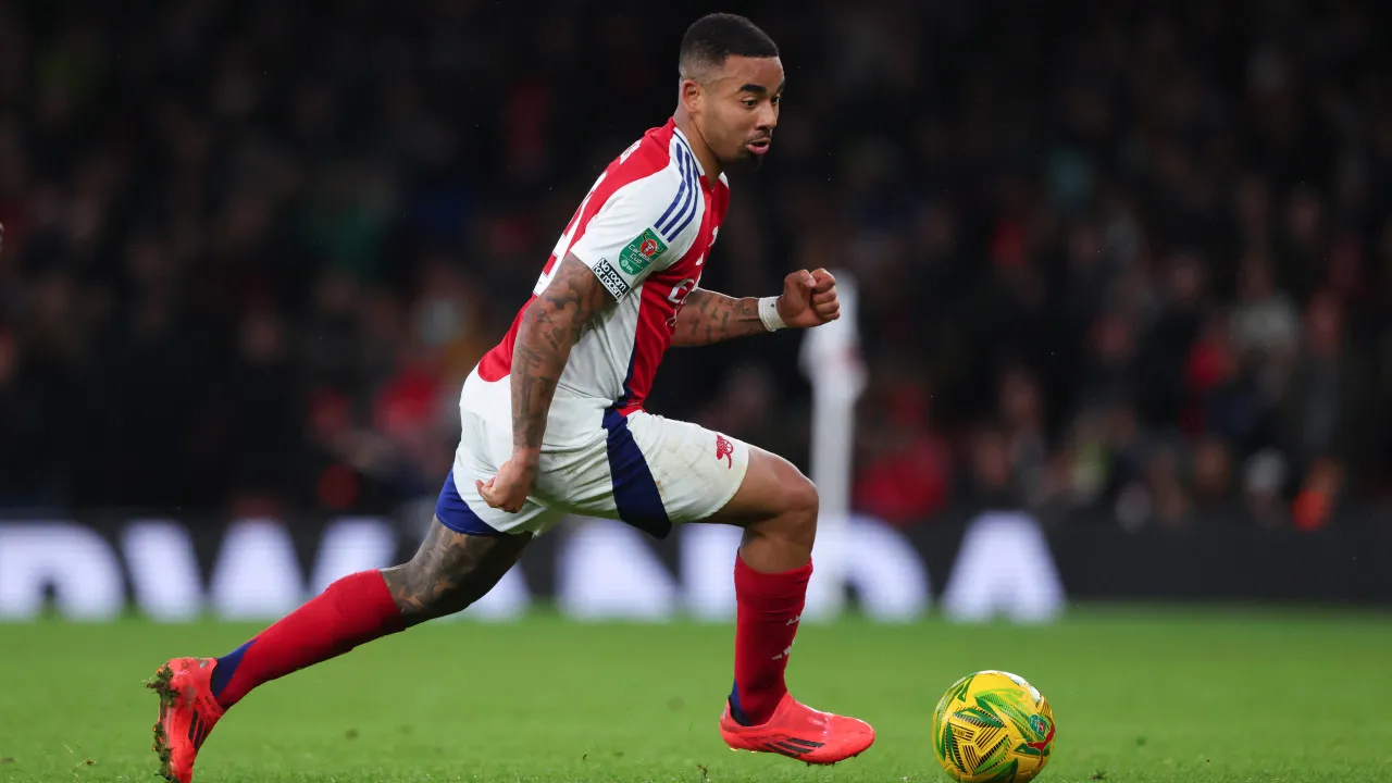 Em alta no Arsenal, Gabriel Jesus tenta desafiar reforço de R$ 470 milhões