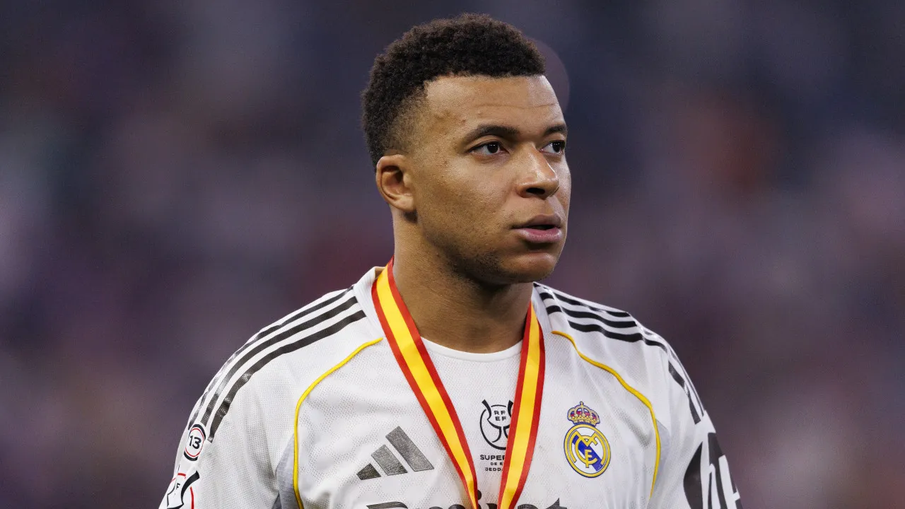 O gesto de Kylian Mbappé que virou polêmica após final na Espanha