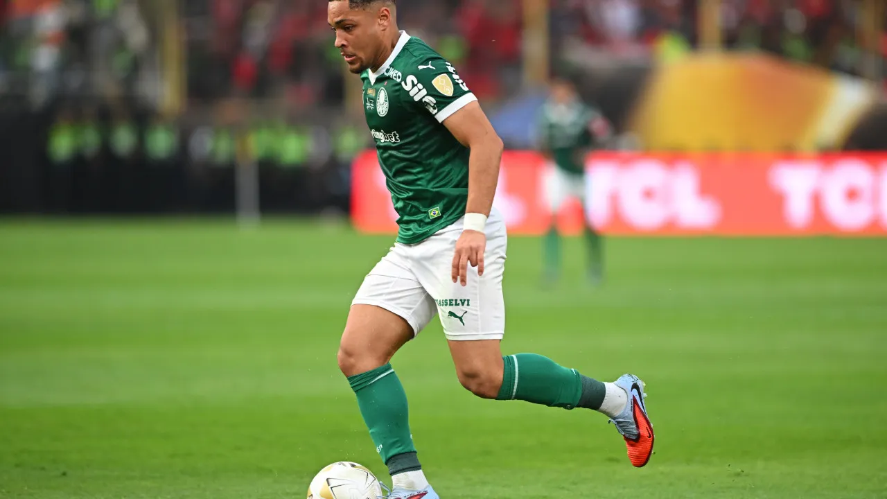 Vitor Roque passa por exames, não tem lesão e vira alívio no Palmeiras