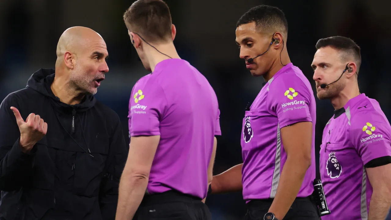 Guardiola não esquece Diogo Dalot: “Que venha o Howard Webb…”