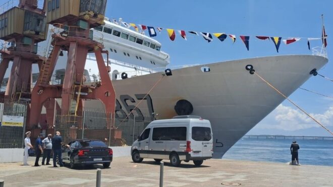 Médicos brasileiros são impedidos de fazer vistoria em navio chinês