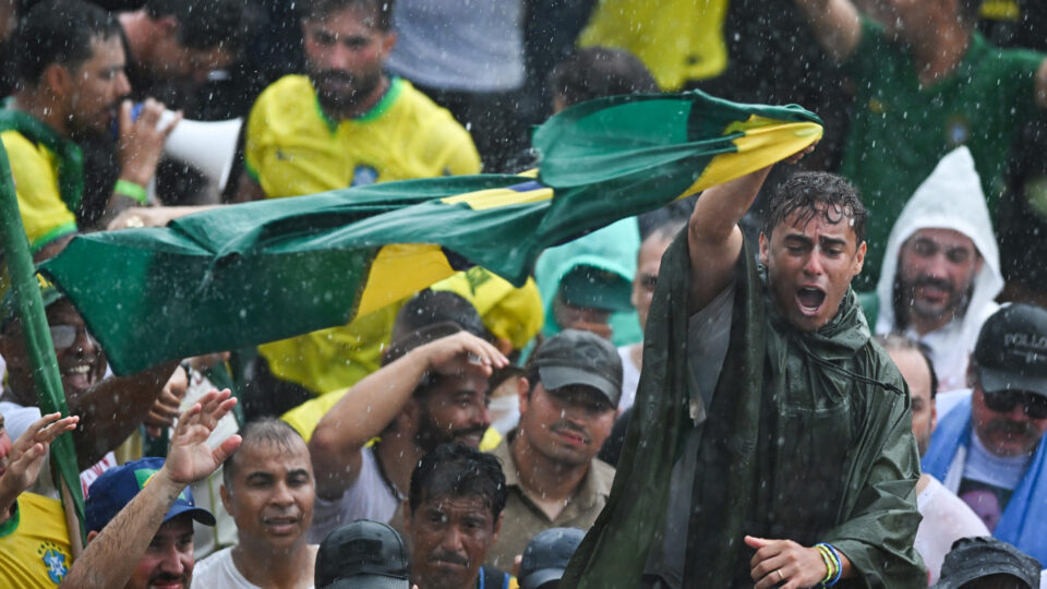 Fim da caminhada de Nikolas reúne milhares (inclusive um esquerdista)