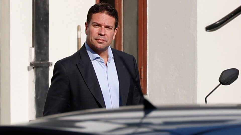 Nos EUA com a família, esposa de Ramagem denuncia “tortura psicológica” do STF