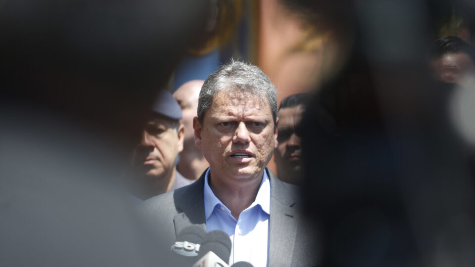 Tarcísio curte comentário da esposa sobre “novo CEO” no Planalto; aliados de Bolsonaro reagem