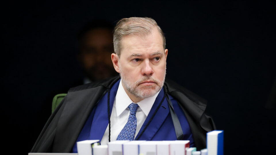 Opine: o que Dias Toffoli deveria fazer no caso do Banco Master?