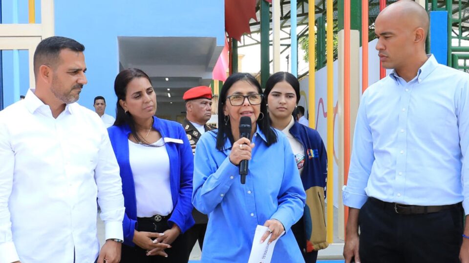 Integrantes da ditadura da Venezuela voltam ao X e restabelecem acesso à rede social no país