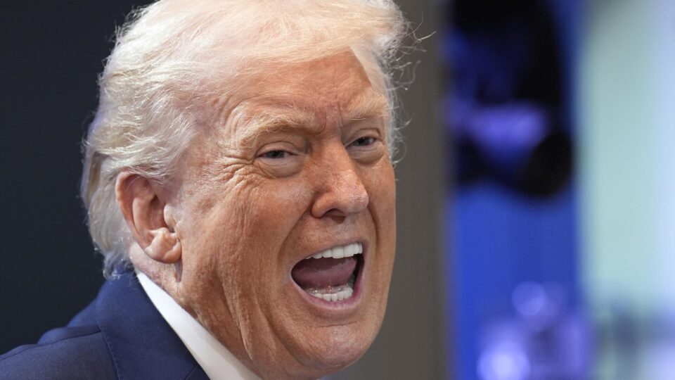 Trump desafia Suprema Corte e aumenta tarifa global de 10% para 15%