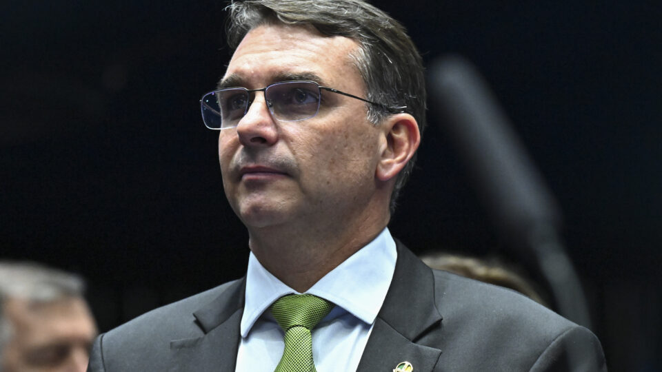 Flávio chama Lula de “Opala velhão” e que confia no apoio de Tarcísio para vencer a eleição