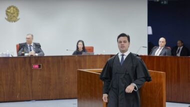 Chiquini vira alvo no STF por publicar vídeo de Dino no Carnaval
