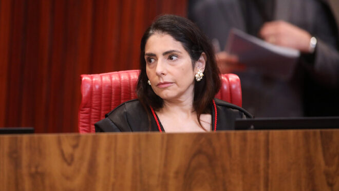 Ministra do TSE indicada por Lula será relatora de ação sobre escola de samba