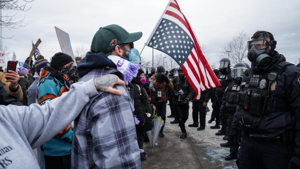 Juiz ordena libertação de pai e criança de 5 anos detidos pelo ICE em Minneapolis